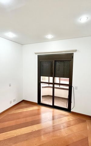 Apartamento à venda com 290m², 5 quartos e 4 vagas Apartamento à venda com 290m², 5 quartos e 4 vagasQuarto 3 - Suíte
