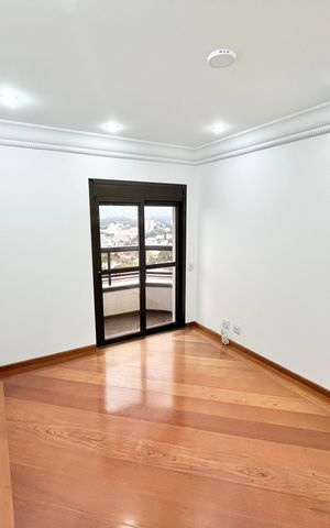 Apartamento à venda com 290m², 5 quartos e 4 vagas Apartamento à venda com 290m², 5 quartos e 4 vagasQuarto 2 - Suíte