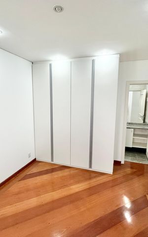 Apartamento à venda com 290m², 5 quartos e 4 vagas Apartamento à venda com 290m², 5 quartos e 4 vagasQuarto 4 - Suíte