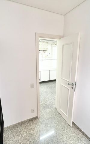 Apartamento à venda com 290m², 5 quartos e 4 vagas Apartamento à venda com 290m², 5 quartos e 4 vagasQuarto de Serviço 2