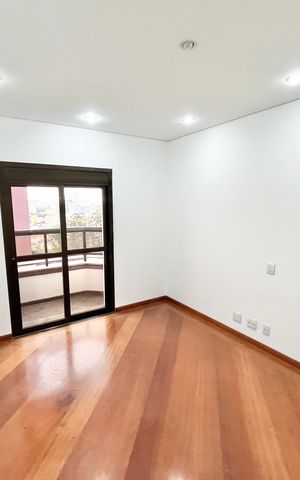 Apartamento à venda com 290m², 5 quartos e 4 vagas Apartamento à venda com 290m², 5 quartos e 4 vagasQuarto 4 - Suíte