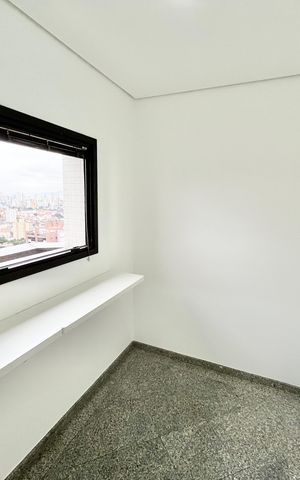 Apartamento à venda com 290m², 5 quartos e 4 vagas Apartamento à venda com 290m², 5 quartos e 4 vagasQuarto de Serviço