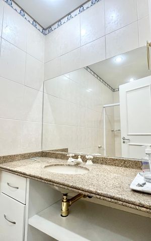 Apartamento à venda com 290m², 5 quartos e 4 vagas Apartamento à venda com 290m², 5 quartos e 4 vagasBanheiro da Suíte 1