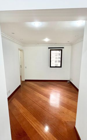Apartamento à venda com 290m², 5 quartos e 4 vagas Apartamento à venda com 290m², 5 quartos e 4 vagasCopa