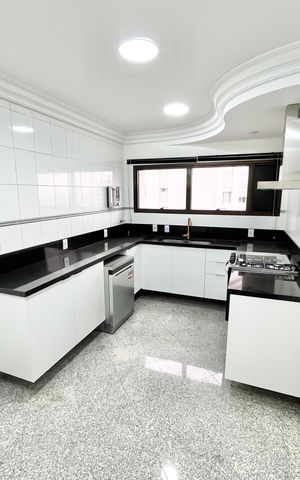 Apartamento à venda com 290m², 5 quartos e 4 vagas Apartamento à venda com 290m², 5 quartos e 4 vagasCozinha
