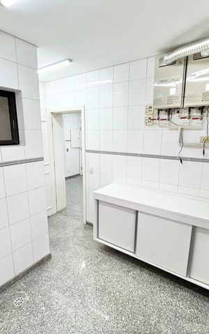 Apartamento à venda com 290m², 5 quartos e 4 vagas Apartamento à venda com 290m², 5 quartos e 4 vagasÁrea de Serviço