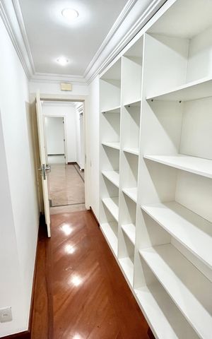 Apartamento à venda com 290m², 5 quartos e 4 vagas Apartamento à venda com 290m², 5 quartos e 4 vagasCorredor