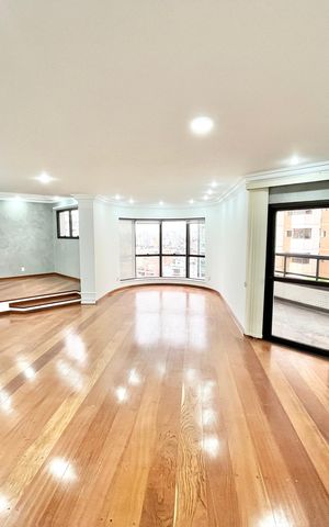 Apartamento à venda com 290m², 5 quartos e 4 vagas Apartamento à venda com 290m², 5 quartos e 4 vagasSala