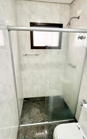 Apartamento à venda com 290m², 5 quartos e 4 vagas Apartamento à venda com 290m², 5 quartos e 4 vagasBanheiro da Suíte 4
