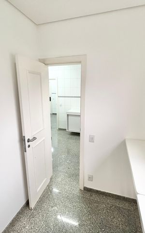 Apartamento à venda com 290m², 5 quartos e 4 vagas Apartamento à venda com 290m², 5 quartos e 4 vagasQuarto de Serviço 2