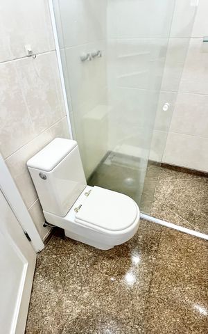 Apartamento à venda com 290m², 5 quartos e 4 vagas Apartamento à venda com 290m², 5 quartos e 4 vagasBanheiro da Suíte 1