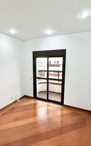 Apartamento à venda com 290m², 5 quartos e 4 vagas Apartamento à venda com 290m², 5 quartos e 4 vagasQuarto 4 - Suíte