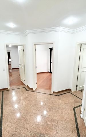 Apartamento à venda com 290m², 5 quartos e 4 vagas Apartamento à venda com 290m², 5 quartos e 4 vagasEntrada