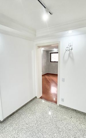 Apartamento à venda com 290m², 5 quartos e 4 vagas Apartamento à venda com 290m², 5 quartos e 4 vagasSala de Jantar