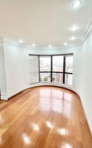 Apartamento à venda com 290m², 5 quartos e 4 vagas Apartamento à venda com 290m², 5 quartos e 4 vagasSala