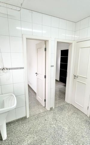 Apartamento à venda com 290m², 5 quartos e 4 vagas Apartamento à venda com 290m², 5 quartos e 4 vagasÁrea de Serviço