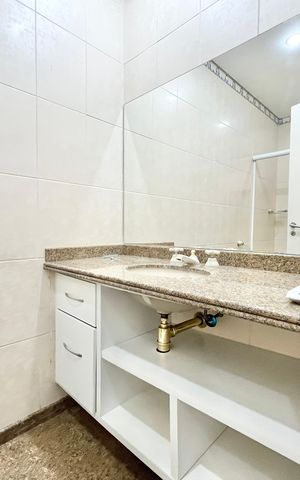 Apartamento à venda com 290m², 5 quartos e 4 vagas Apartamento à venda com 290m², 5 quartos e 4 vagasBanheiro da Suíte 1
