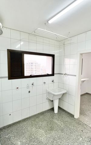 Apartamento à venda com 290m², 5 quartos e 4 vagas Apartamento à venda com 290m², 5 quartos e 4 vagasÁrea de Serviço