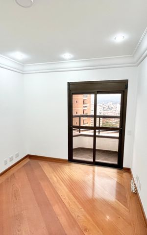 Apartamento à venda com 290m², 5 quartos e 4 vagas Apartamento à venda com 290m², 5 quartos e 4 vagasQuarto 2 - Suíte