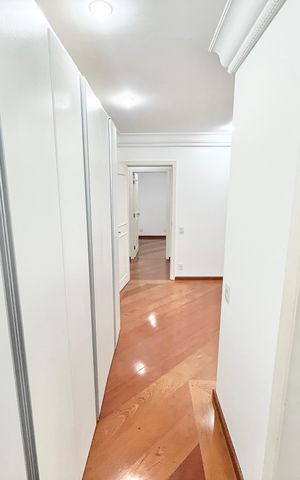 Apartamento à venda com 290m², 5 quartos e 4 vagas Apartamento à venda com 290m², 5 quartos e 4 vagasQuarto 2 - Suíte