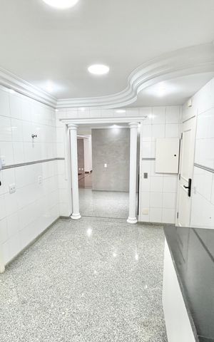 Apartamento à venda com 290m², 5 quartos e 4 vagas Apartamento à venda com 290m², 5 quartos e 4 vagasCozinha