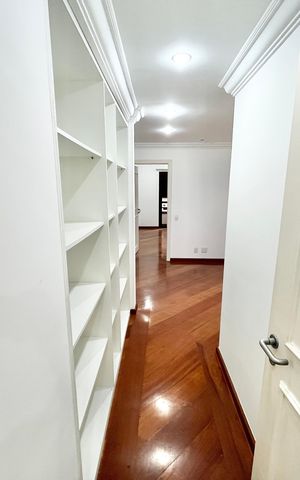 Apartamento à venda com 290m², 5 quartos e 4 vagas Apartamento à venda com 290m², 5 quartos e 4 vagasCorredor