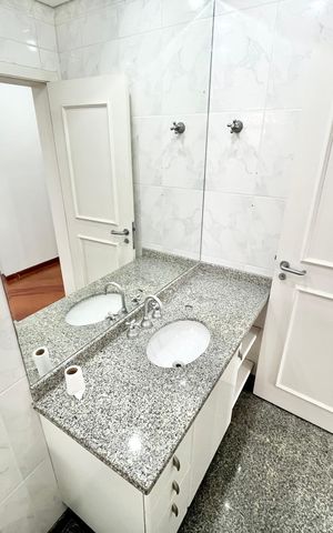 Apartamento à venda com 290m², 5 quartos e 4 vagas Apartamento à venda com 290m², 5 quartos e 4 vagasBanheiro da Suíte 4