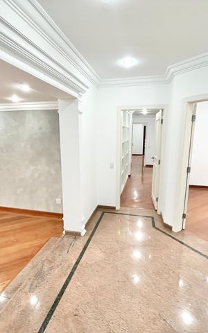 Apartamento à venda com 290m², 5 quartos e 4 vagas Apartamento à venda com 290m², 5 quartos e 4 vagasEntrada