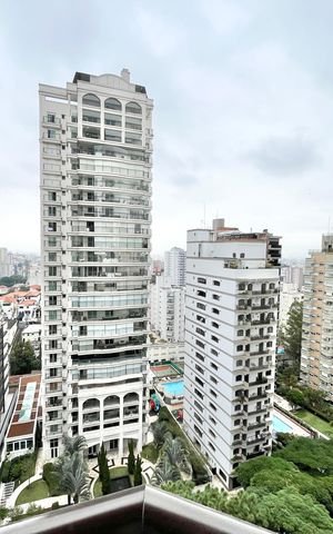 Apartamento à venda com 290m², 5 quartos e 4 vagas Apartamento à venda com 290m², 5 quartos e 4 vagasEscritório Varanda