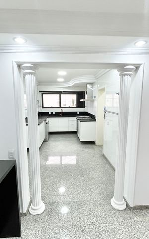 Apartamento à venda com 290m², 5 quartos e 4 vagas Apartamento à venda com 290m², 5 quartos e 4 vagasSala de Jantar