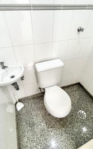 Apartamento à venda com 290m², 5 quartos e 4 vagas Apartamento à venda com 290m², 5 quartos e 4 vagasBanheiro de serviço