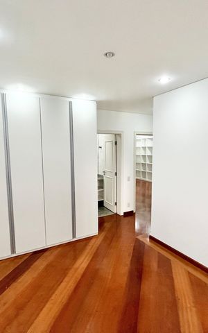 Apartamento à venda com 290m², 5 quartos e 4 vagas Apartamento à venda com 290m², 5 quartos e 4 vagasQuarto 4 - Suíte