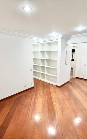 Apartamento à venda com 290m², 5 quartos e 4 vagas Apartamento à venda com 290m², 5 quartos e 4 vagasCopa