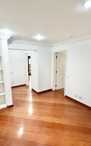 Apartamento à venda com 290m², 5 quartos e 4 vagas Apartamento à venda com 290m², 5 quartos e 4 vagasCopa