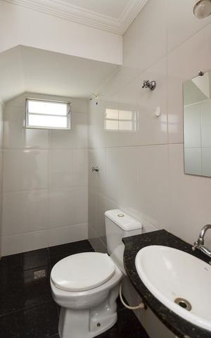 Casa à venda com 219m², 3 quartos e 4 vagas Casa à venda com 219m², 3 quartos e 4 vagasBanheiro Social 2