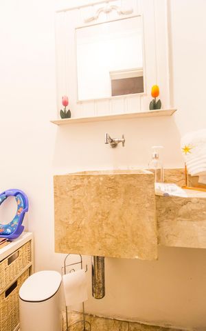 Casa à venda com 353m², 3 quartos e 2 vagas Casa à venda com 353m², 3 quartos e 2 vagasLavabo