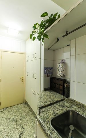 Apartamento à venda com 140m², 2 quartos e 3 vagas Apartamento à venda com 140m², 2 quartos e 3 vagasÁrea de Serviço
