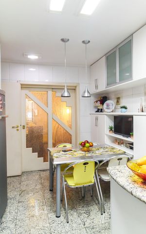 Apartamento à venda com 140m², 2 quartos e 3 vagas Apartamento à venda com 140m², 2 quartos e 3 vagasCozinha
