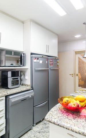 Apartamento à venda com 140m², 2 quartos e 3 vagas Apartamento à venda com 140m², 2 quartos e 3 vagasCozinha
