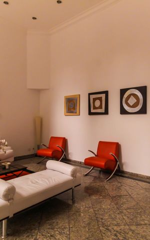 Apartamento à venda com 140m², 2 quartos e 3 vagas Apartamento à venda com 140m², 2 quartos e 3 vagasHall