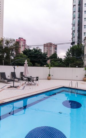 Apartamento à venda com 140m², 2 quartos e 3 vagas Apartamento à venda com 140m², 2 quartos e 3 vagasÁrea comum - Piscina