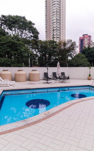 Apartamento à venda com 140m², 2 quartos e 3 vagas Apartamento à venda com 140m², 2 quartos e 3 vagasÁrea comum - Piscina