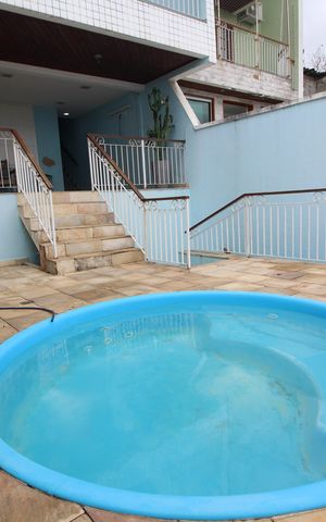 Casa à venda com 125m², 4 quartos e 2 vagasPiscina