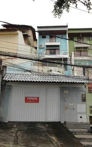 Casa à venda com 125m², 4 quartos e 2 vagasFachada