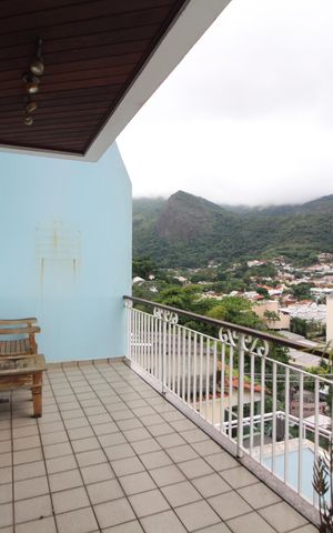 Casa à venda com 125m², 4 quartos e 2 vagasSala - Varanda