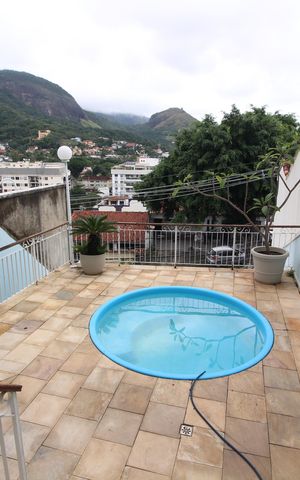 Casa à venda com 125m², 4 quartos e 2 vagasPiscina