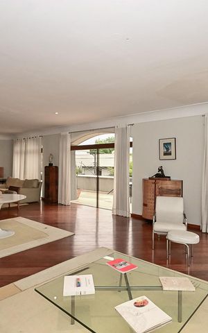 Casa à venda com 1406m², 4 quartos e 4 vagasSala