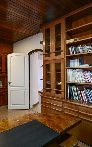 Casa à venda com 1406m², 4 quartos e 4 vagasEscritório