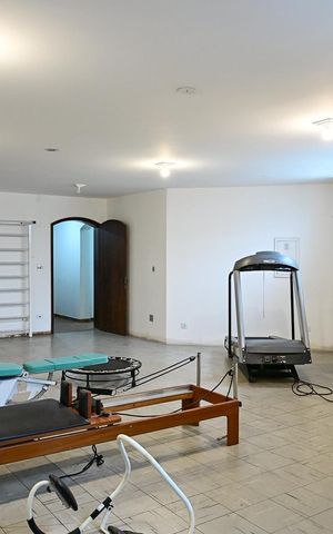 Casa à venda com 1406m², 4 quartos e 4 vagasAcademia