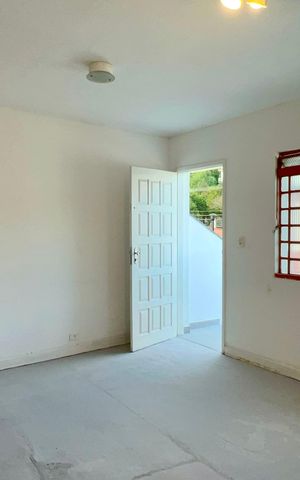 Casa à venda com 206m², 4 quartos e 2 vagas Casa à venda com 206m², 4 quartos e 2 vagasEdícula